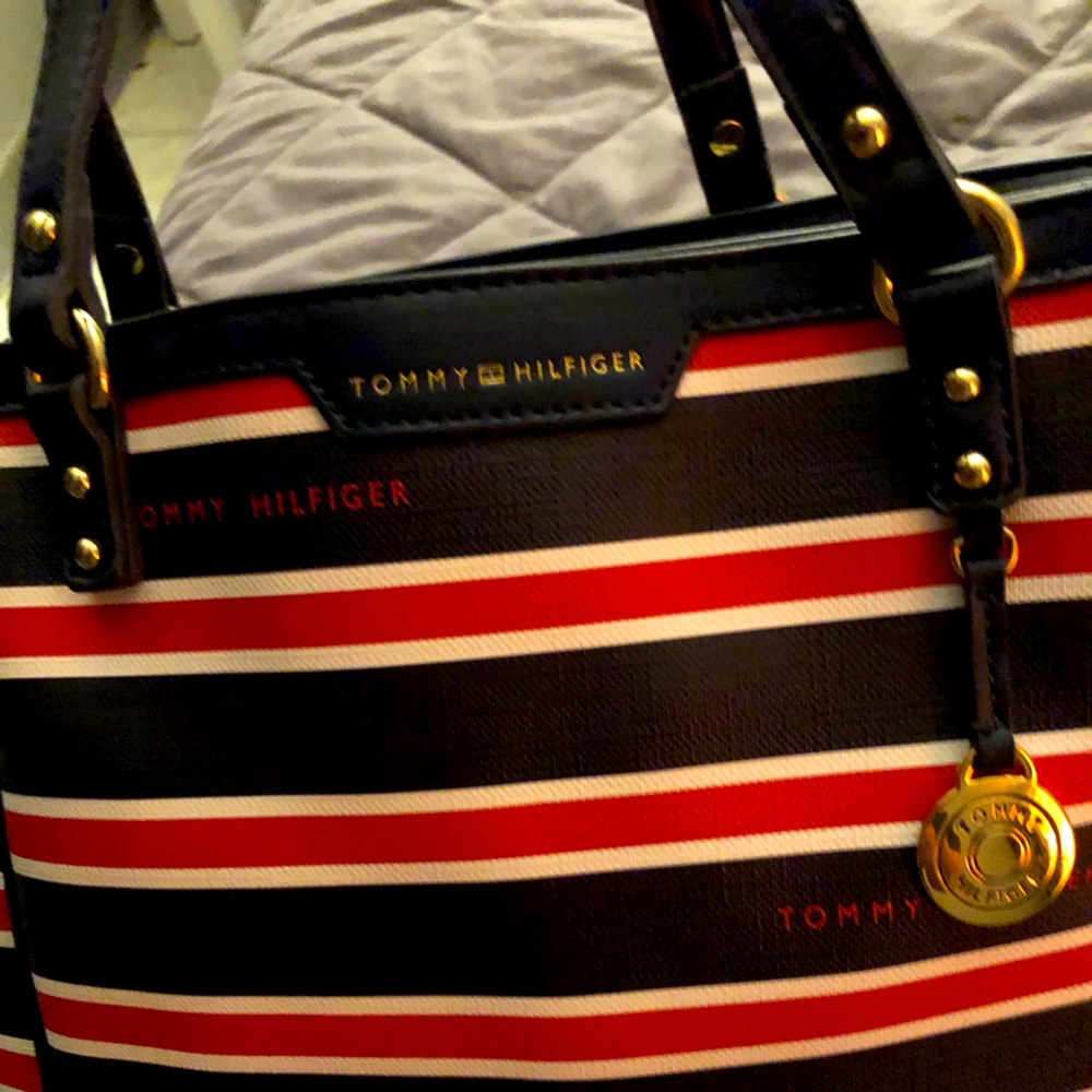Tommy Hilfiger hand bag purse